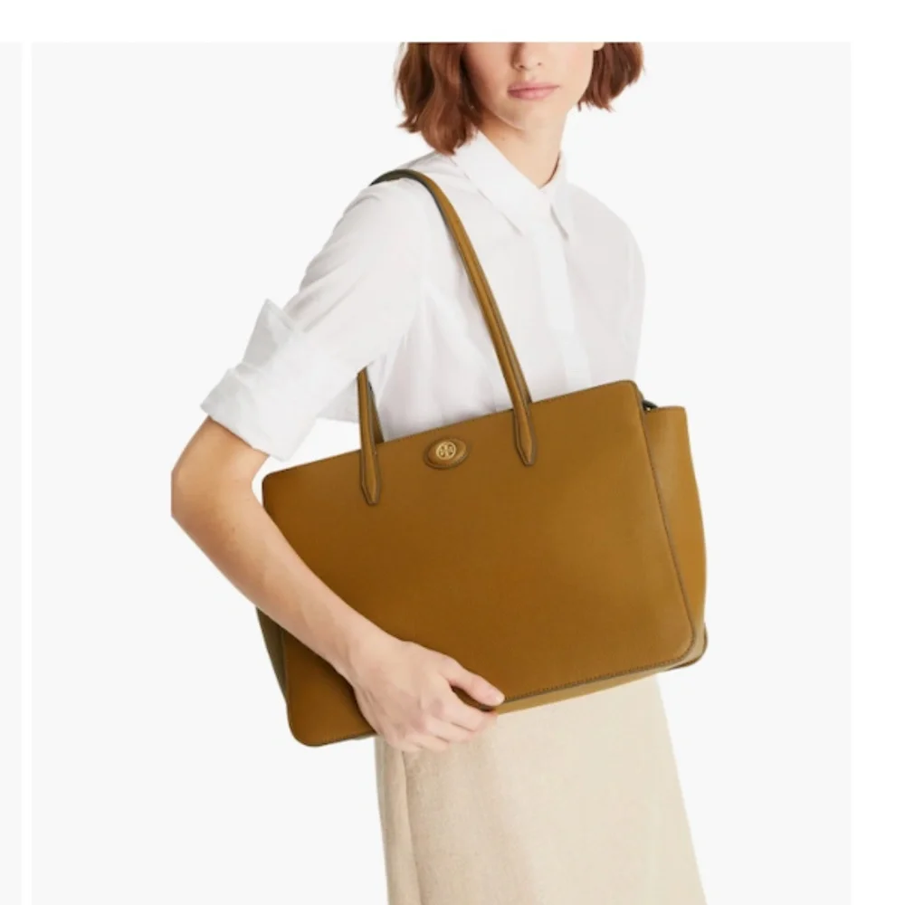 NWOT $448 Tory Burch Robinson Leather Tote in BISTRO BROWN!